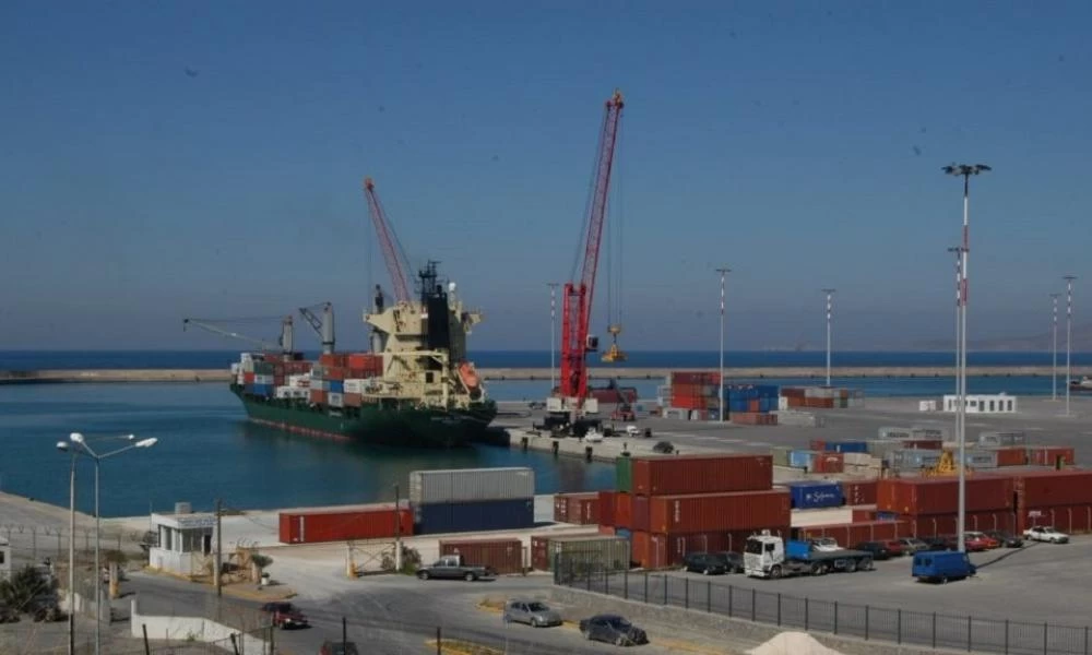 Ηράκλειο: Κινητοποίηση λιμενικών αρχών από πρόσκρουση πλοίου στο λιμάνι